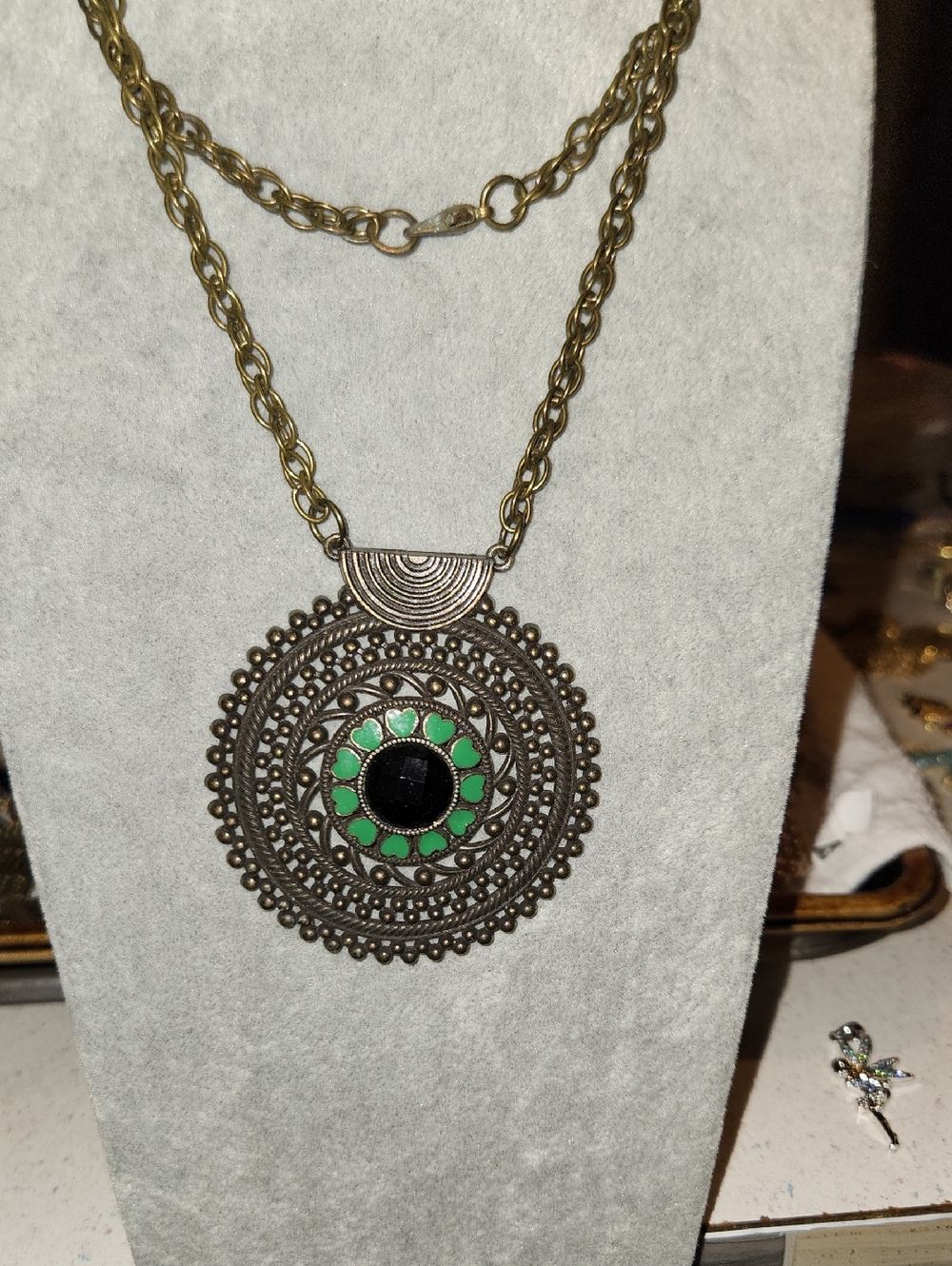 Vintage-Inspired Green and Black Pendant Necklace - Women Jewelry